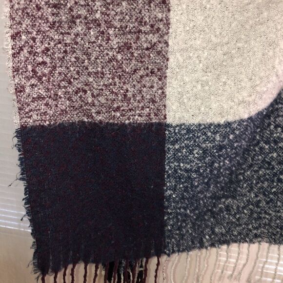 Large Fringe Knit Tasseled Color-block Scarf Wrap - Picture 2 of 6